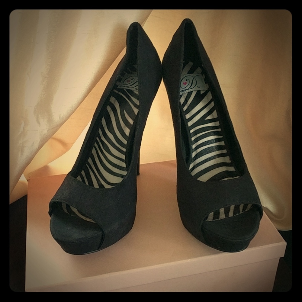 Heart in "D" Heels